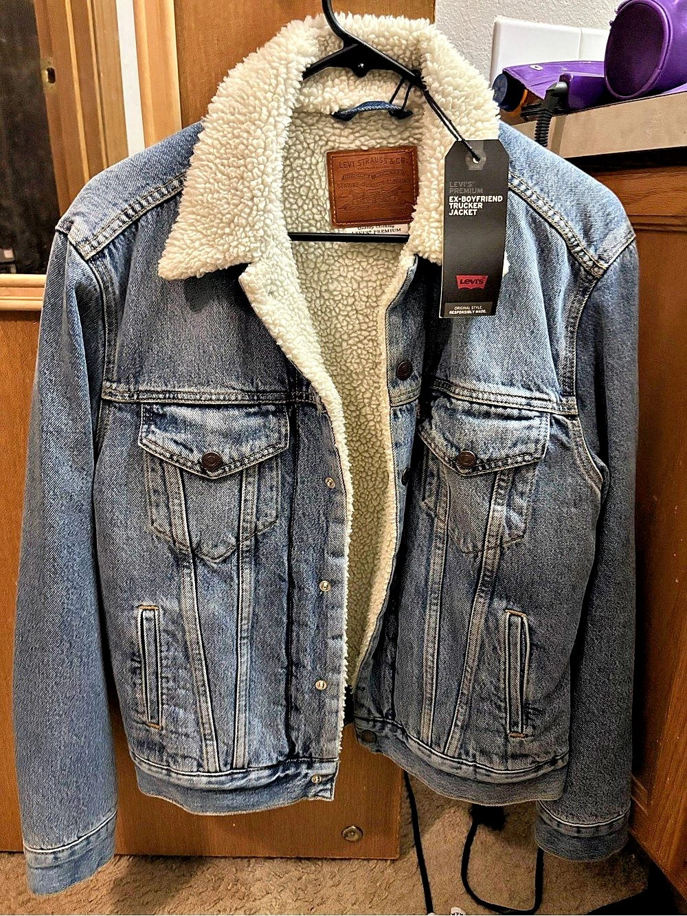 Levi's Ex-Boyfriend Trucker Jacket Sherpa Denim Jacket in Blue & White Size XS